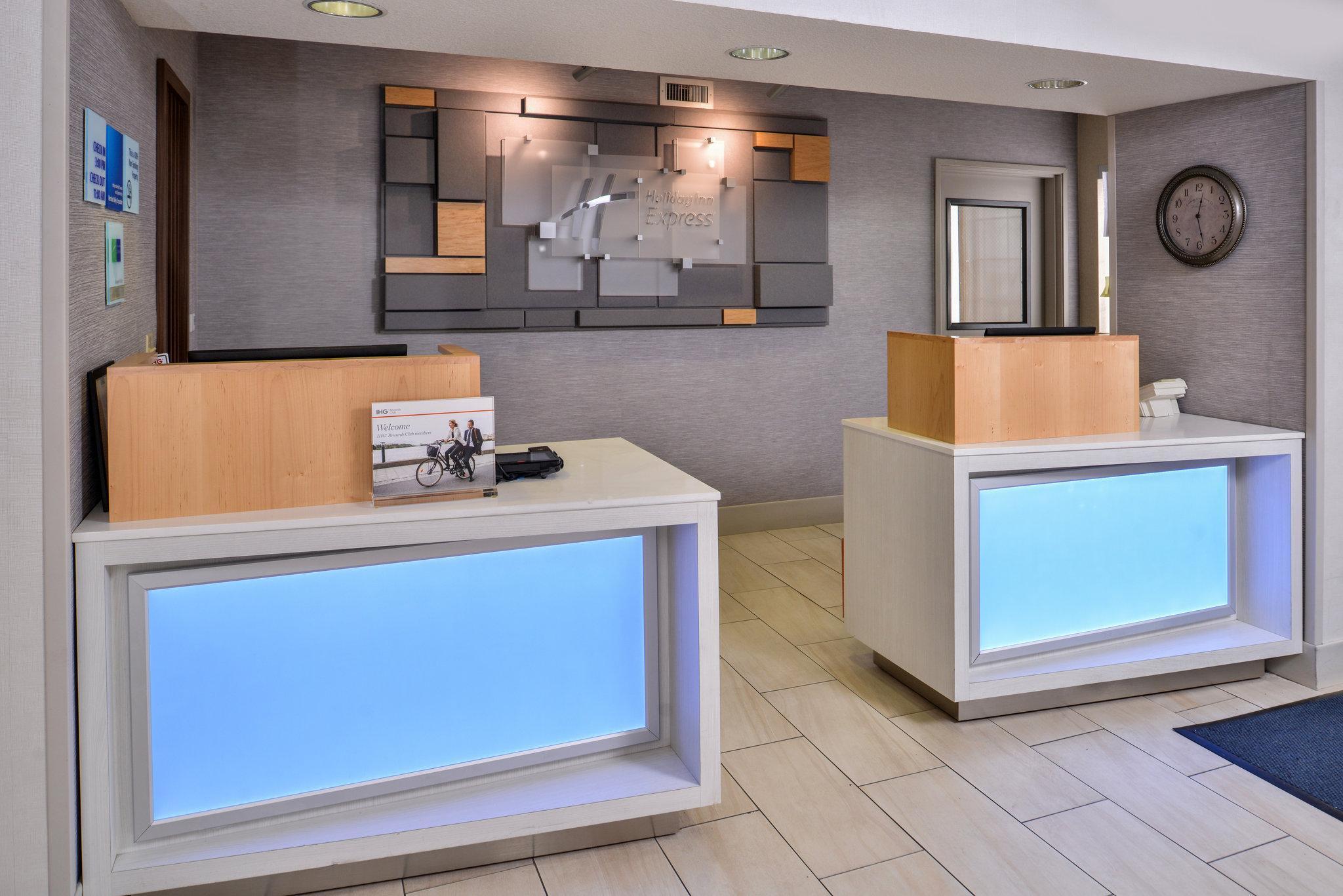 Holiday Inn Express Westley By Ihg Exterior photo